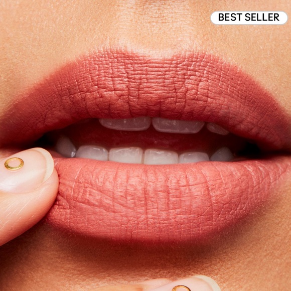 βοΈ RUNWAY HIT a MAC RETRO MATTE LIPSTICK. RETAIL $23. **NEW IN THE BOX. - Picture 4 of 13